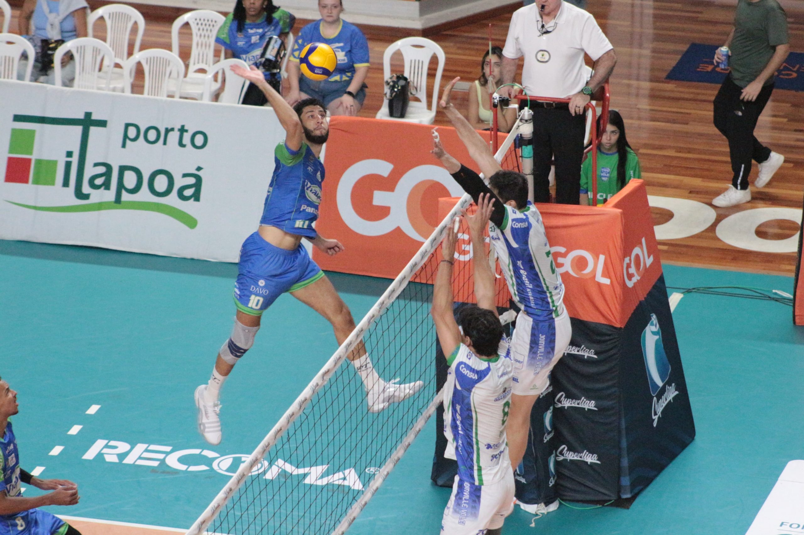 Jogo entre Vôlei São José e Joinville pelo segundo turno da Superliga Nacional 2024/2025