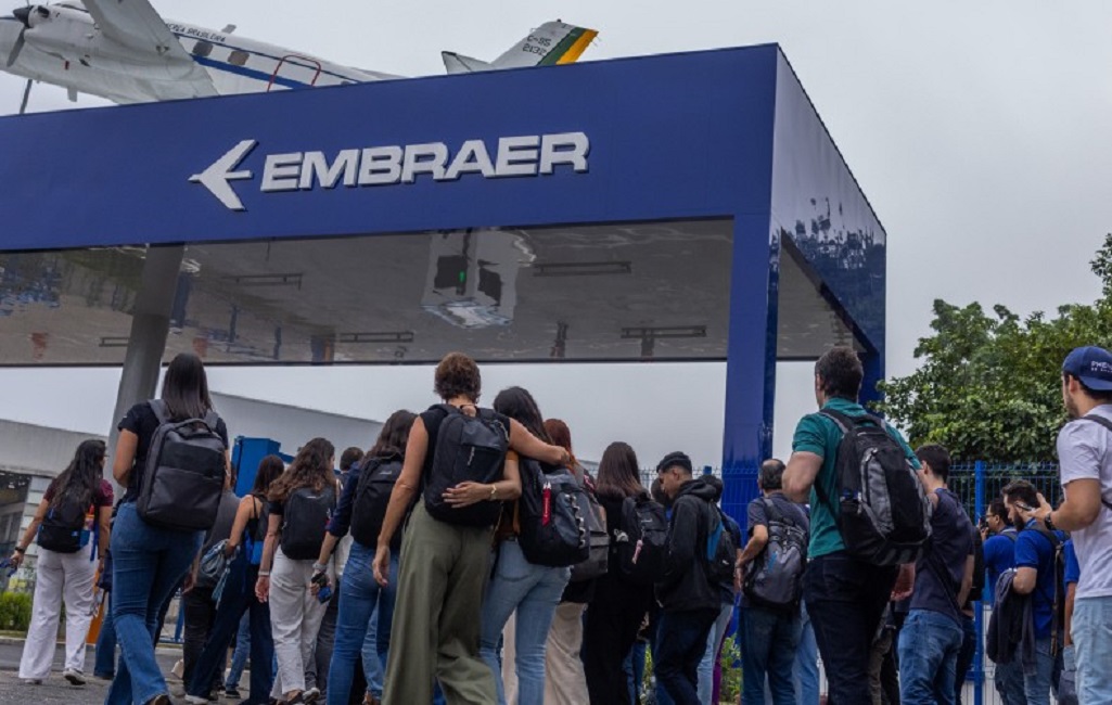 Trabalhadores da Embraer rejeitam fim do home office e exigem negociação com sindicato