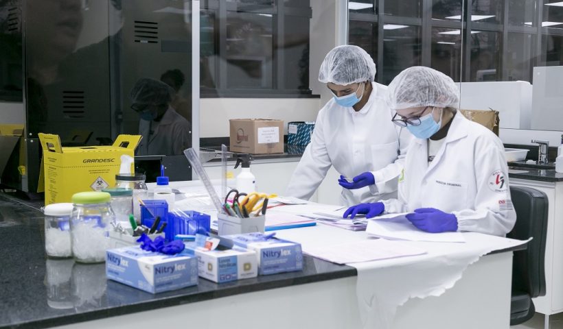 Estudo brasileiro liga inflamação a transtornos na Covid longa