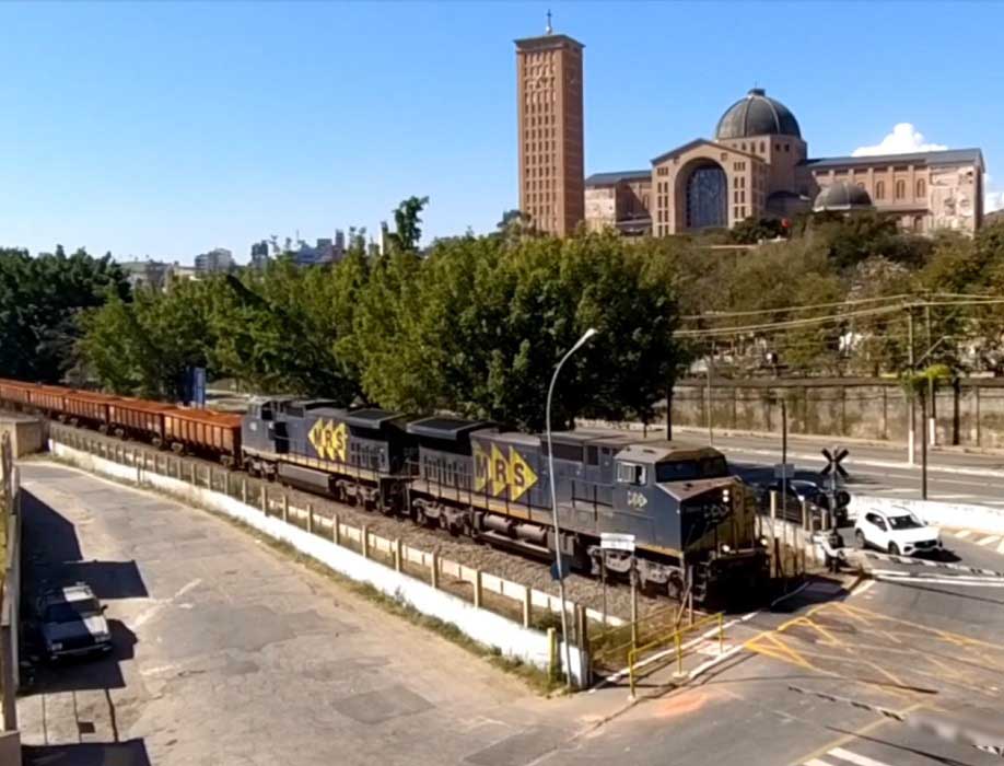 Evento em Aparecida promove cuidado da área ferroviária