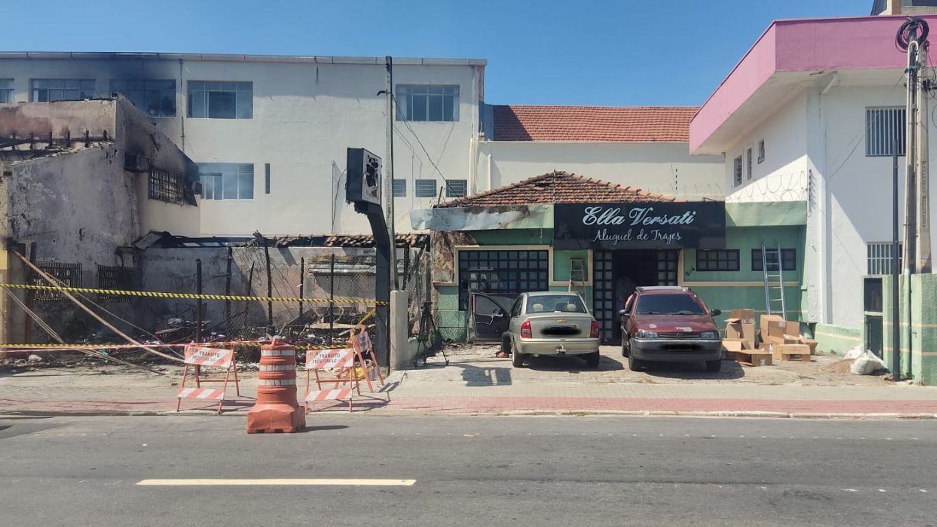 "Meu trabalho de 10 anos foi queimado", diz empresária que teve loja destruída por incêndio em abrigo