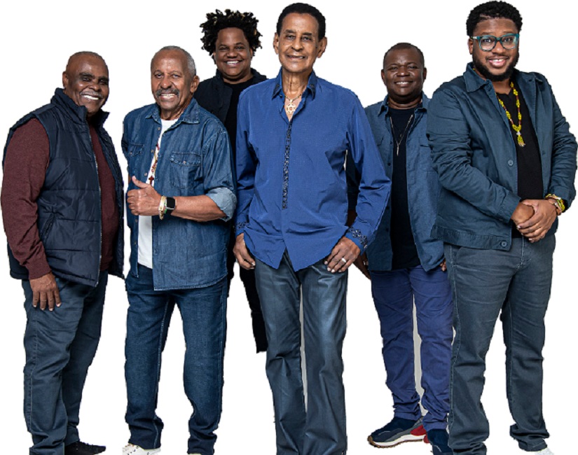 Fundo de Quintal comemora 45 anos em show no Sesc São José dos Campos
