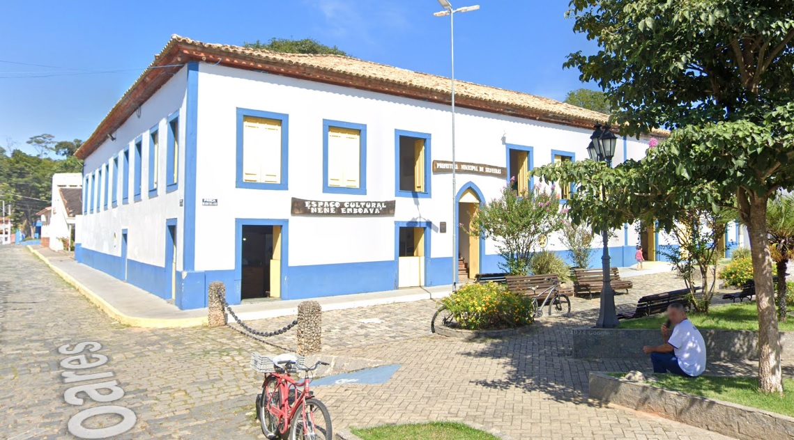 Justiça condena município do Vale a indenizar pais de criança esquecida dentro de van escolar