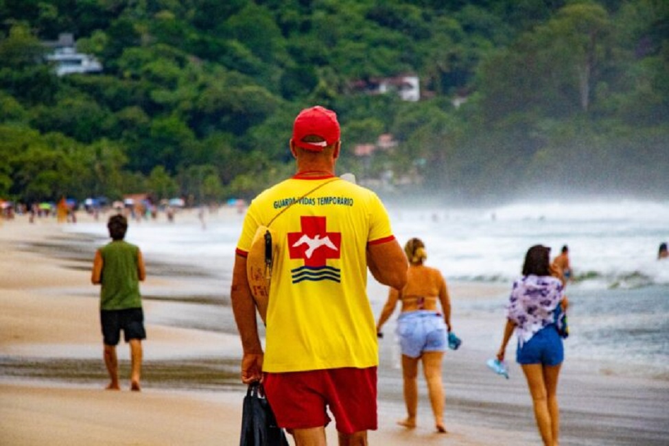 Bombeiros salvam 28 banhistas de afogamentos no Litoral Norte de SP
