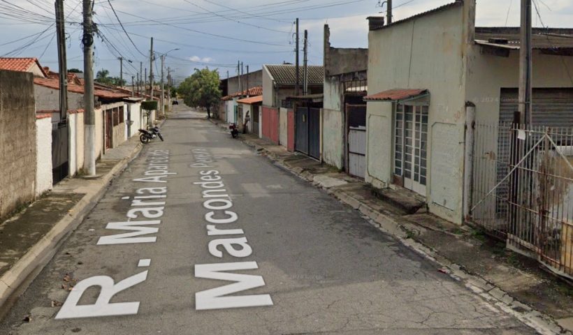 Encapuzados invadem casa e atiram contra jovem em Pindamonhangaba