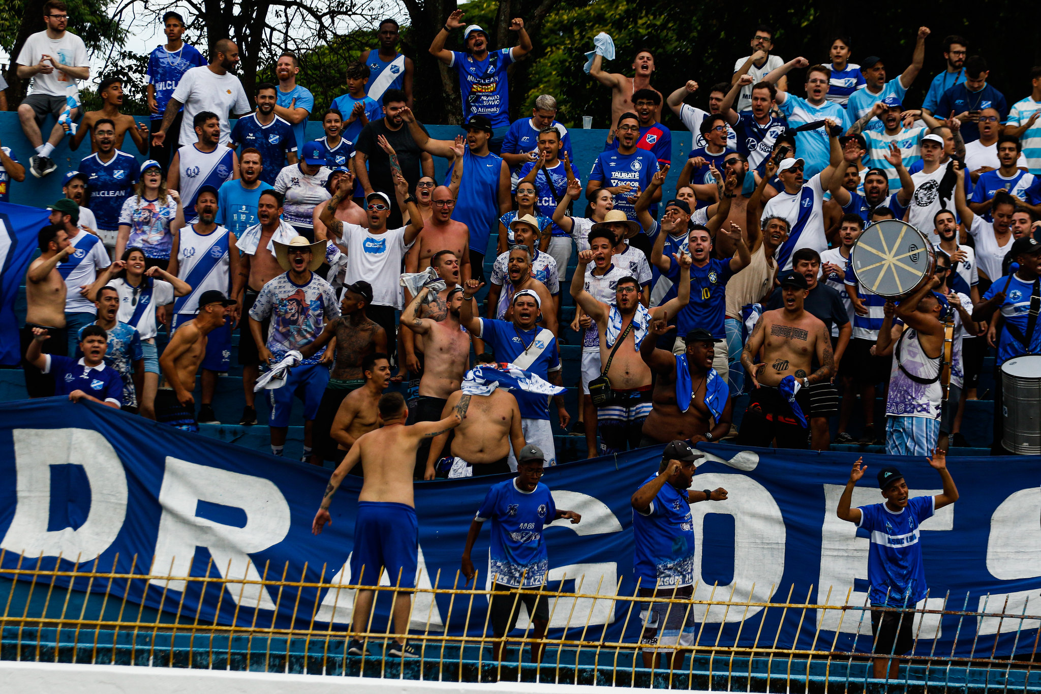 Torcida do EC Taubaté presente no estádio Martins Pereira