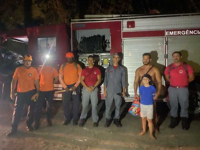Homem e filho resgatados após se perderem pela trilha do Guaecá, em São Sebastião
