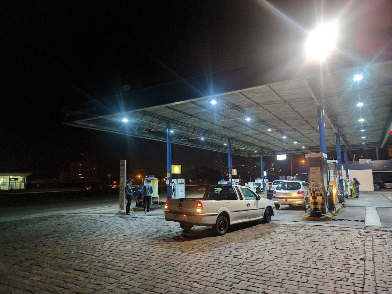 Homem é baleado quatro vezes em posto de gasolina em São José dos Campos