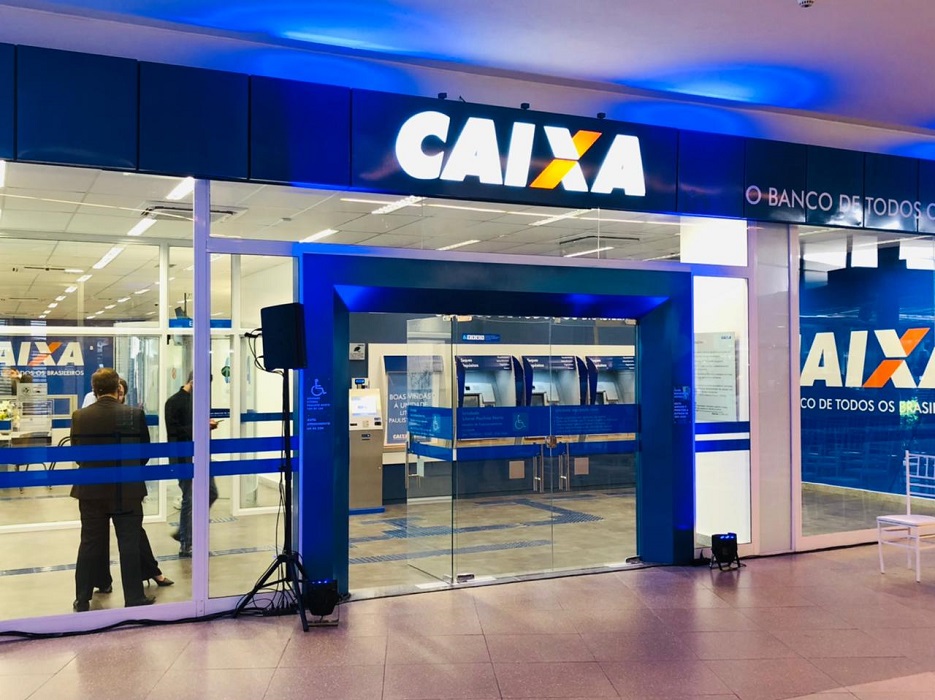 CAIXA paga abono salarial para nascidos em março e abril