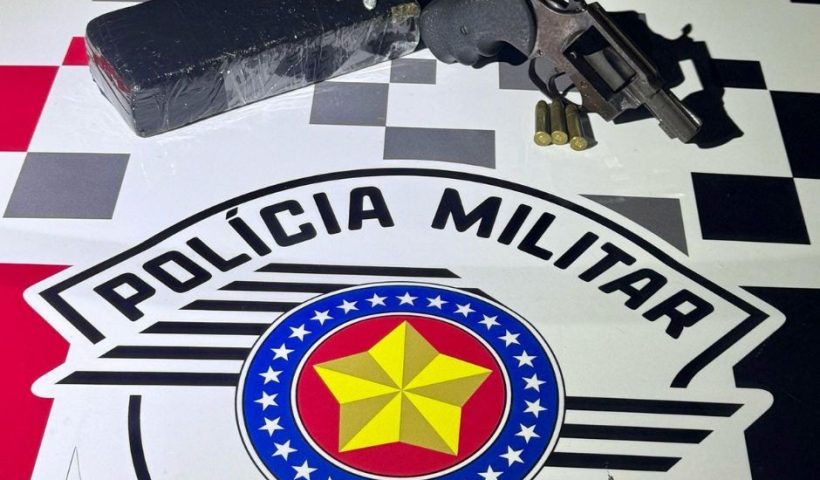 Homem é preso com arma e tijolo de maconha em abordagem da PM em Jacareí