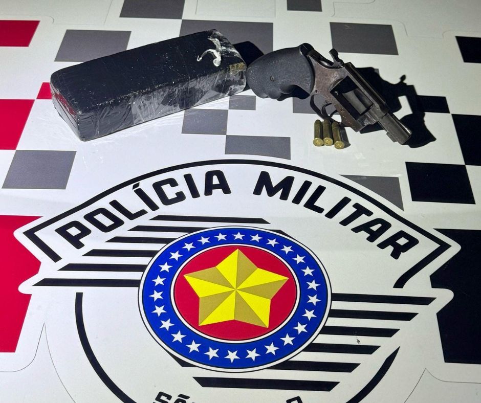 Homem é preso com arma e tijolo de maconha em abordagem da PM em Jacareí