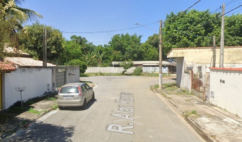 Homem é morto com cinco tiros em rua sem saída de Pindamonhangaba