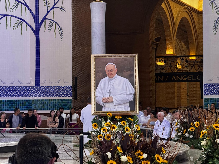 Santuário de Aparecida presta homenagens a Papa Francisco, morto aos 88 anos
