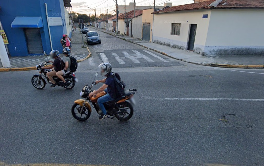 Polícia desconfia da atitude de indivíduos e evita roubo de moto em Jacareí