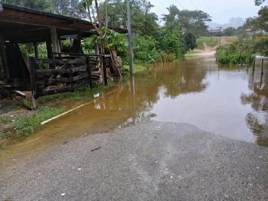VÍDEO: Temporal causa alagamentos e danifica ponte em Natividade da Serra