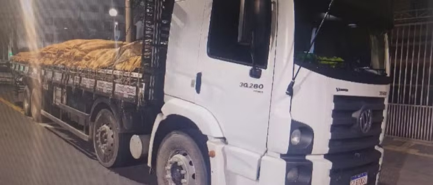 Motorista salta de caminhão em em Jacareí e escapa de assalto