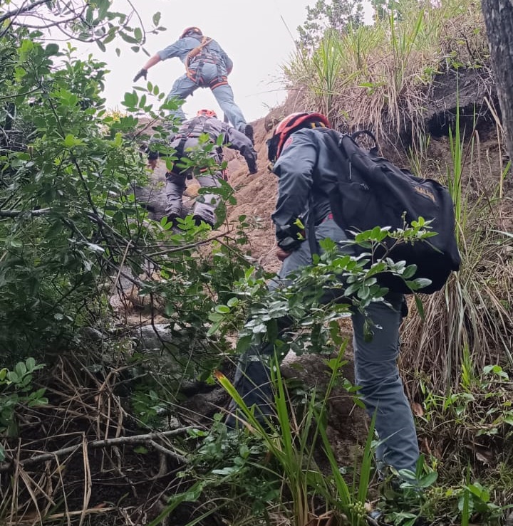 Mais um homem cai de paraglider e é resgatado em Caraguatatuba