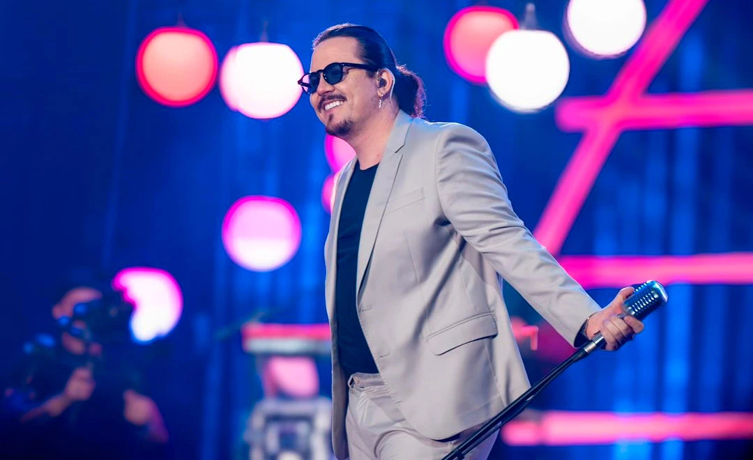 Um dos maiores nomes do cenário pop rock da atualidade, Dino Fonseca