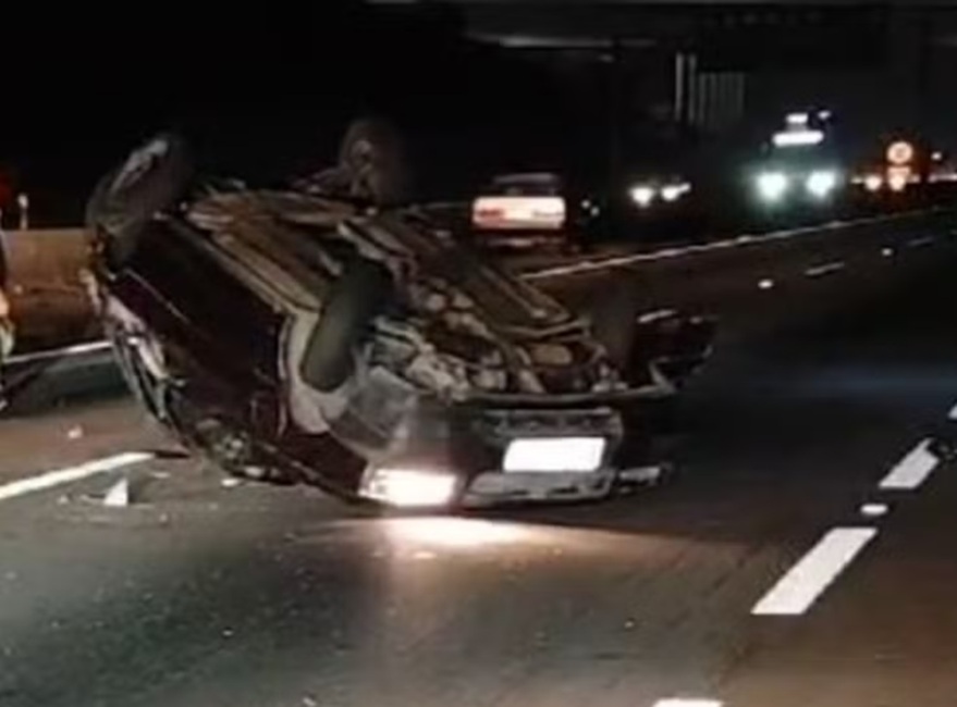 Homem morre e mulher fica ferida em capotamento na Dutra, em SJC