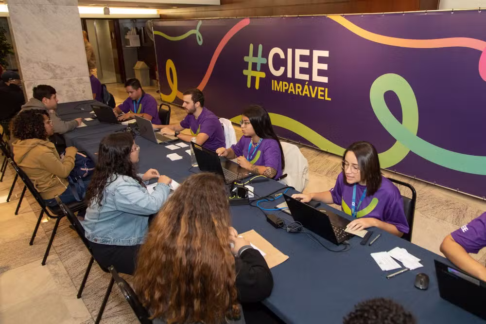 CIEE abre vagas de estágio e aprendizagem no Vale do Paraíba e Litoral Norte