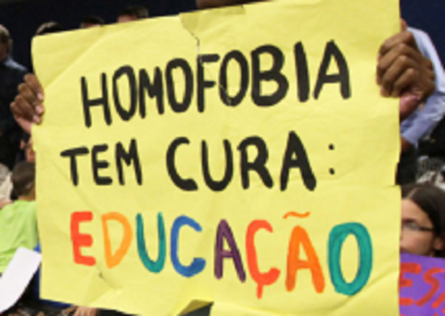 Professora é denunciada por homofobia em sala de aula em São José dos Campos