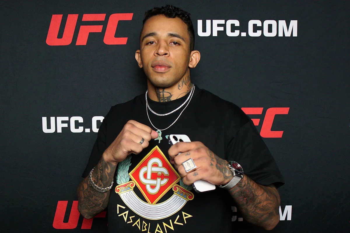 Carlos Prates é o atual 13º colocado no ranking meio-médio do UFC