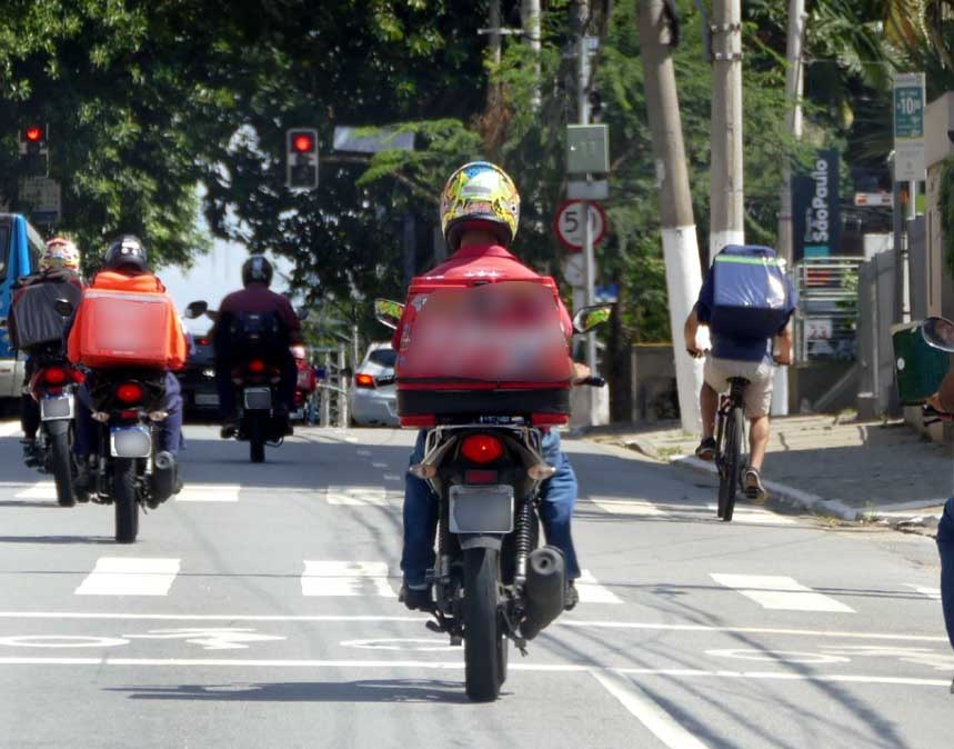Homem é preso com 3 kg de maconha em bag de entregas em Jacareí