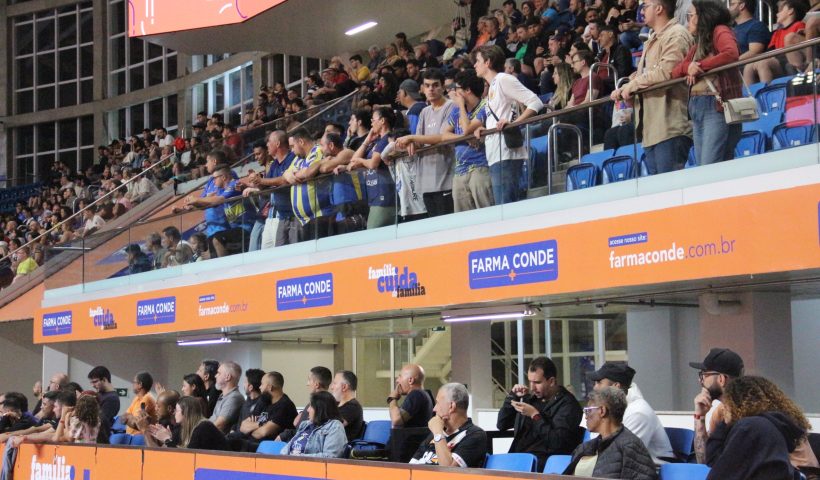 Torcida do São José Basketball no primeiro jogo das oitavas de final do NBB 24-25