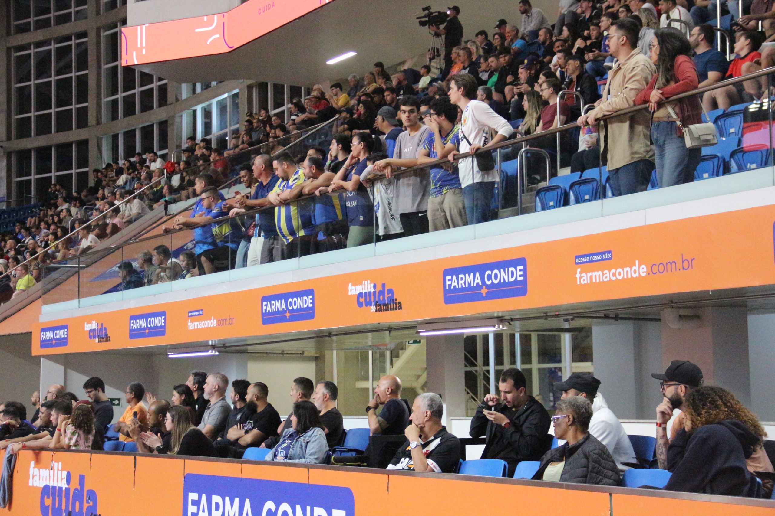 Torcida do São José Basketball no primeiro jogo das oitavas de final do NBB 24-25