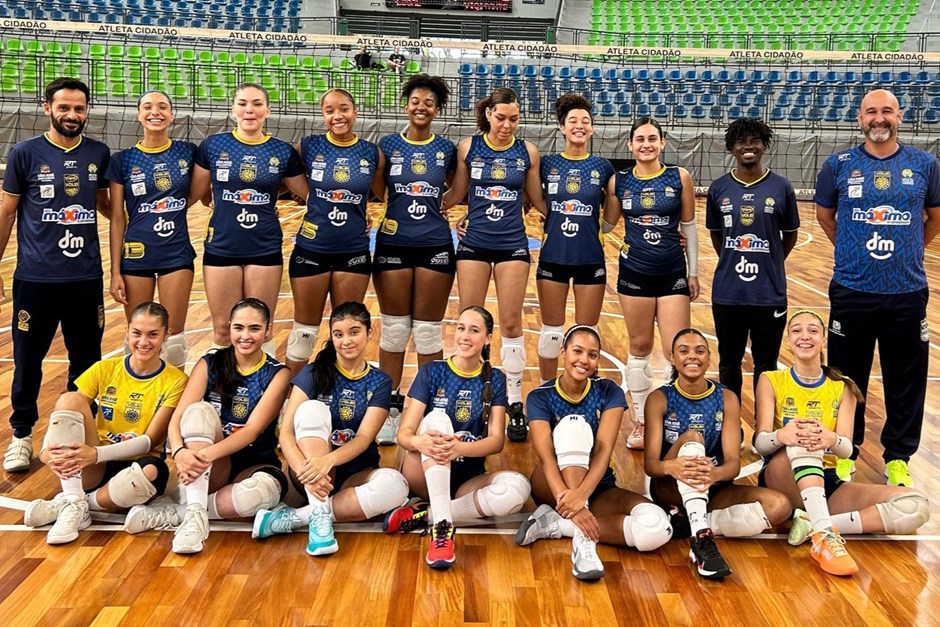 Equipe de vôlei feminino que irá representar São José dos Campos na fase regional dos Jogos Abertos da Juventude