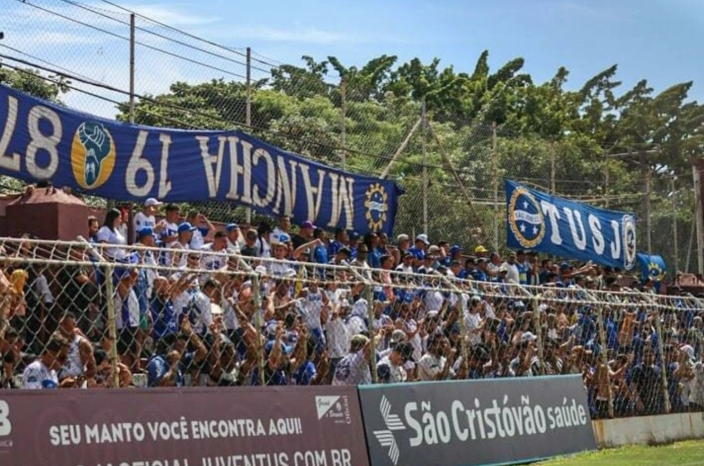 Torcida do São José EC presente no estádio da Rua Javari, em São Paulo