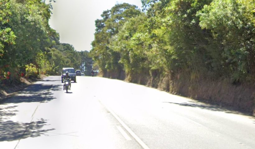 Motociclista morre após bater contra um barranco em Guaratinguetá