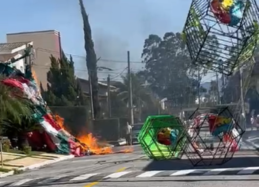 Balão cai sobre rede elétrica em condomínio de Taubaté e pega fogo
