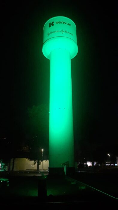 Torre da Kenvue ganha cor verde no Dia Mundial Sem Tabaco