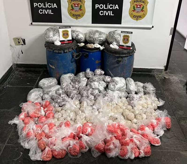 Polícia vai cumprir mandado e encontra mais de 27 mil porções de drogas em SJC