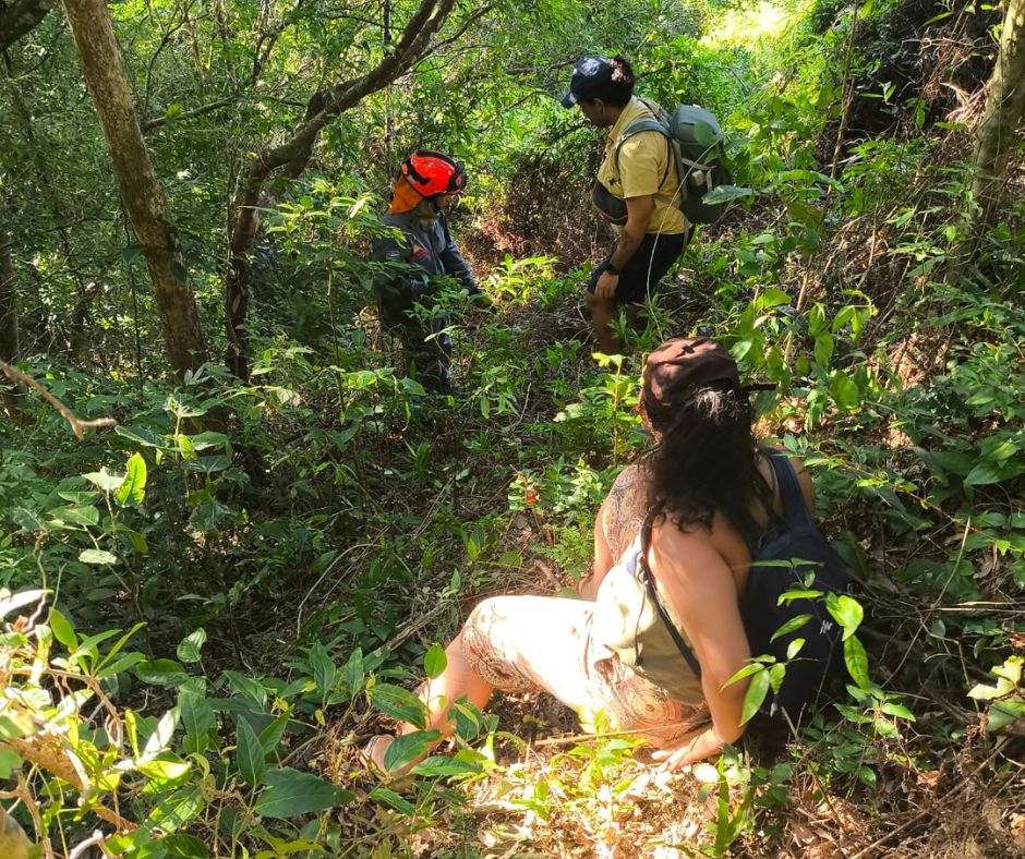Bombeiros resgatam casal perdido em trilha no Guaecá, em São Sebastião