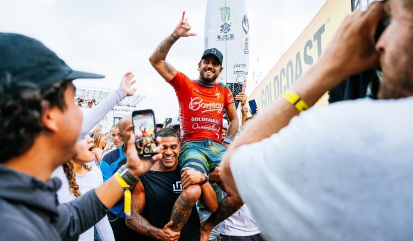 De Ubatuba para o mundo; Filipe Toledo é bicampeão mundial de surfe