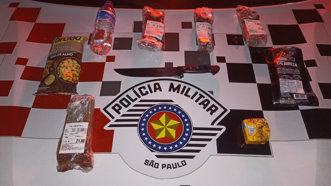 Faca usada e itens furtados por homem em tentativa de furto a um supermercado de São José dos Campos 