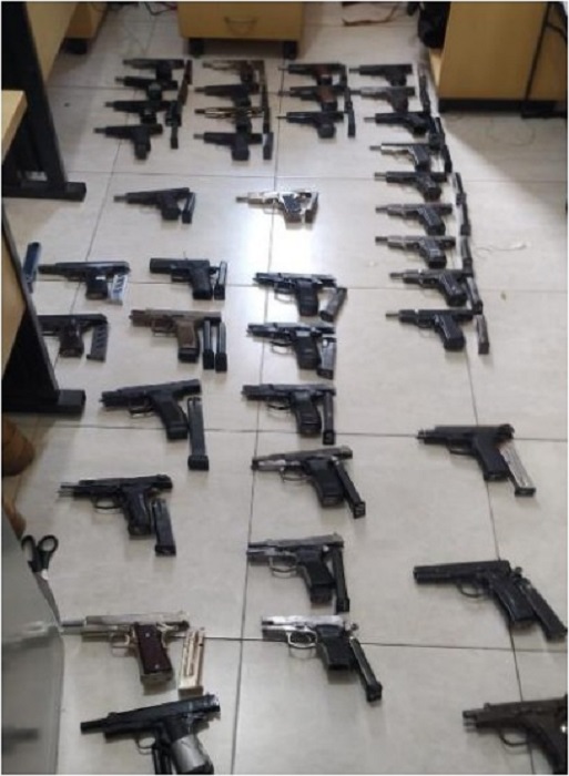 PF encontra armas desviadas da Argentina em caminhão no Vale