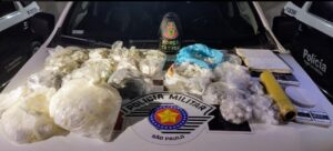 Casal é preso com mais de 3 mil porções de drogas no bairro Pedregulho, em Guaratinguetá