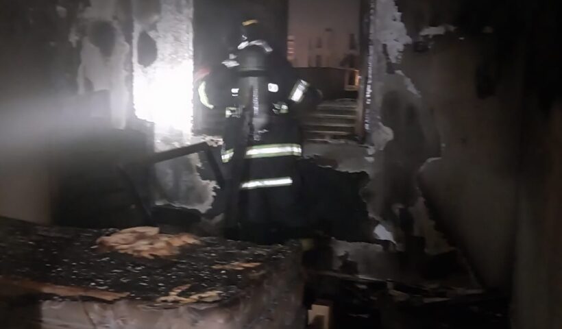 Incêndio destrói apartamento na Praia Grande, em Ubatuba