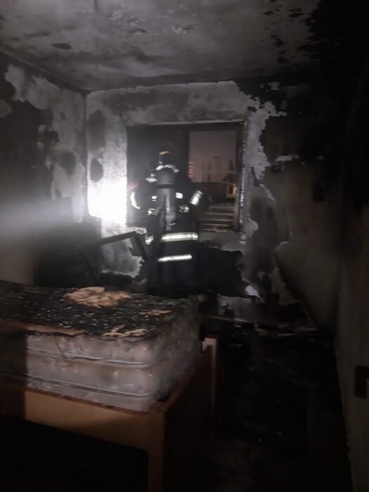 Incêndio destrói apartamento na Praia Grande, em Ubatuba