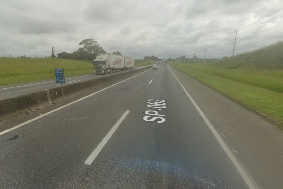 Antes de colidir, motorista que morreu em acidente na Dutra dirigiu 1,5 Km na contramão