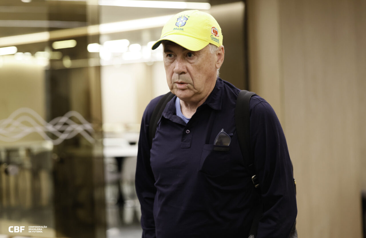 Carlo Ancelotti chegou ao Brasil neste domingo (26)