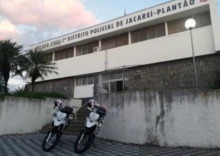 A Polícia Civil de Jacareí investiga uma tentativa de homicídio registrada na madrugada desta segunda-feira (27), após um homem dar entrada na Unidade