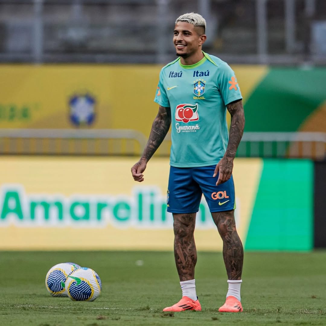 Dodô durante treinamento com a Seleção Brasileira