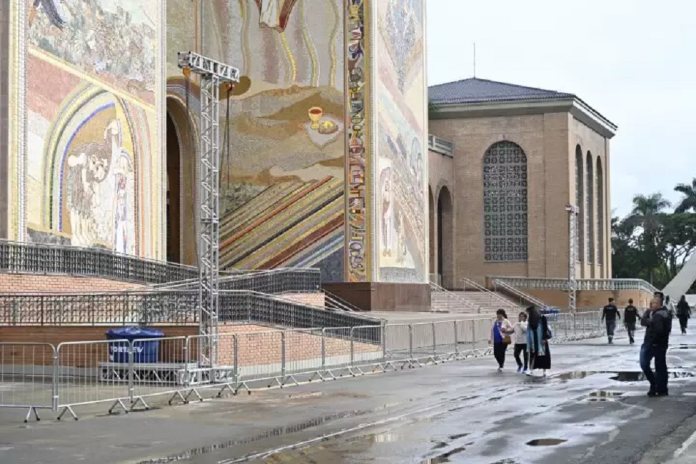 Santuário de Aparecida inaugura fachada com cenas da criação do mundo