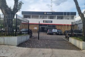 Polícia prende jovem e adolescente com quase 650 porções de drogas em São José