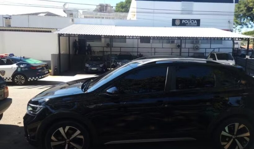 Dois homens são presos suspeitos de se passar por policiais em São José