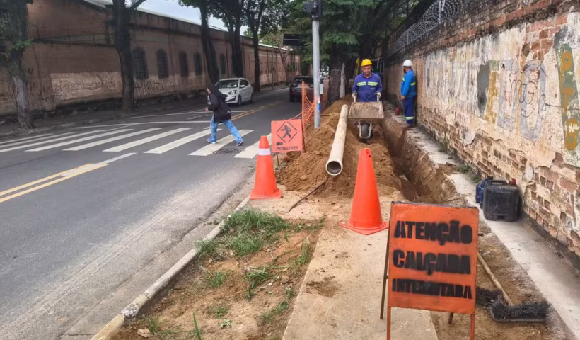 Manutenção na Rua Benjamin Constant, no centro de Taubaté